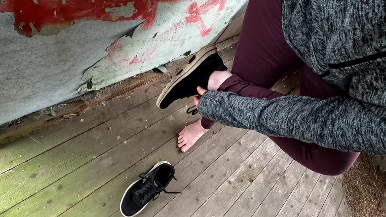 Bouncy Tits Action: Labia Clasped and on the Porch