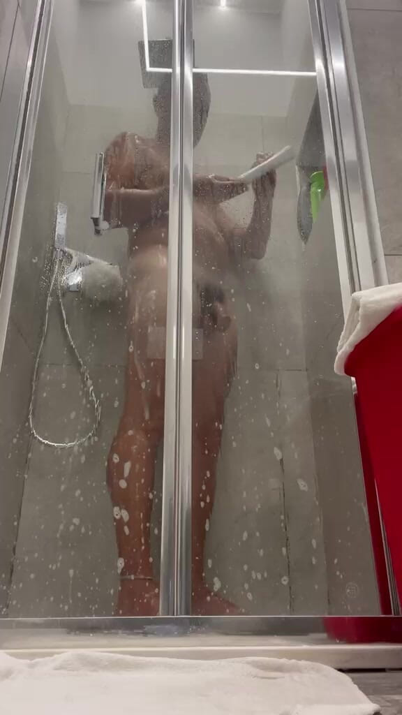 Jack_Curved: Boy in the Shower