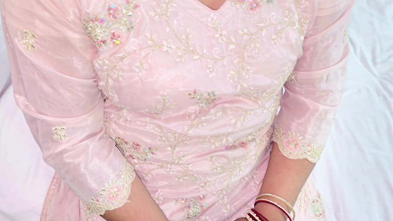 sweetpriya01: Mi-am futut tare mama vitregă cu o voce reală murdară