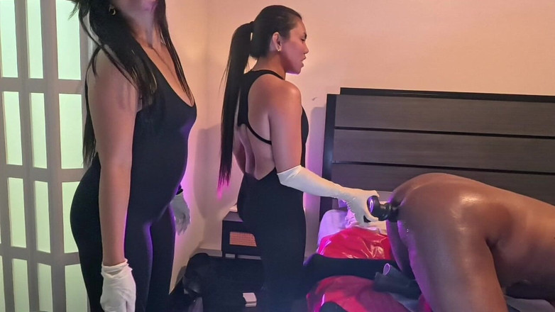 DominaFireOfficial: アジア系フェムドムのアナルフィスティングとペギング