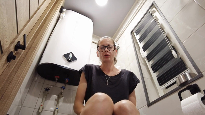 Roy1987: Stepmom Secretly Masturbates in the Toilet While Stepson in the...