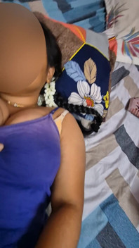 Sreeja bertetek besar berair dikongkek dengan baik