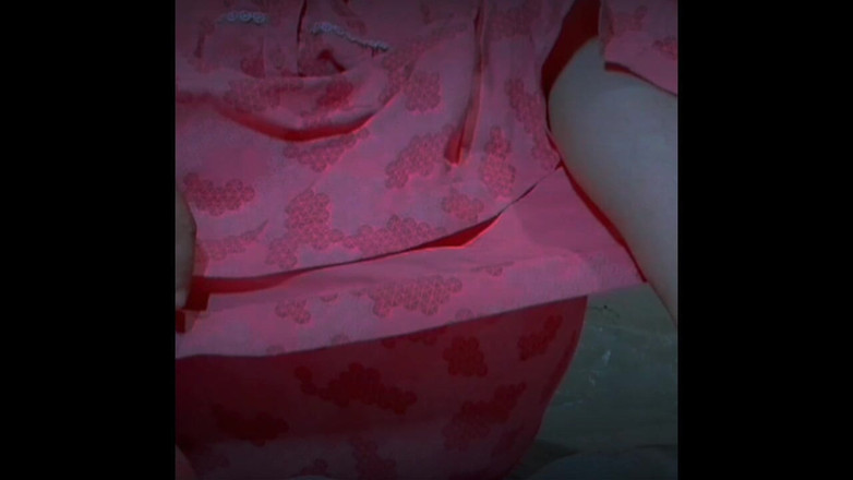 TricolorMusic3: Симпатичная невестка успокаивает свое возбуждение, лаская ее горячую киску