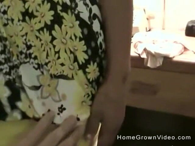 Homegrown Video: इच्छा जोसेफ का लंड चूसती है फिर चेहरे पर वीर्य की बौछार लेती है