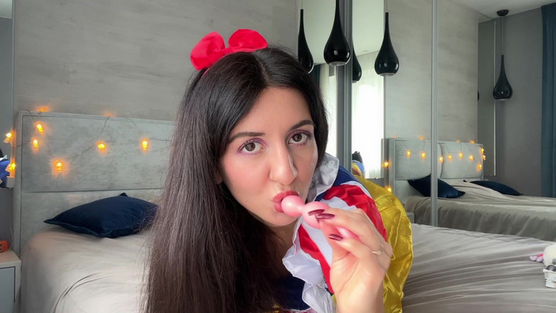 Katty West: Blanche-Neige et 7 jouets sexuels à fesses Orgasme en solo cosplay