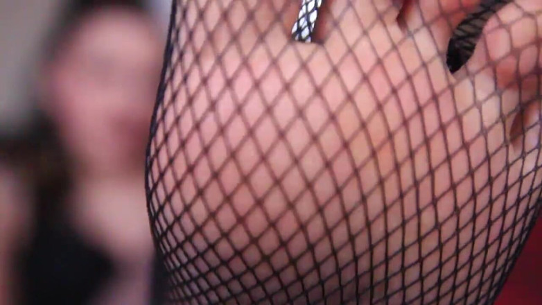 Lady Mesmeratrix Official: You pervert, jerk off on my feet