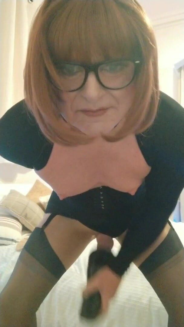 Emma Browne: トランスガール乳首プレイ