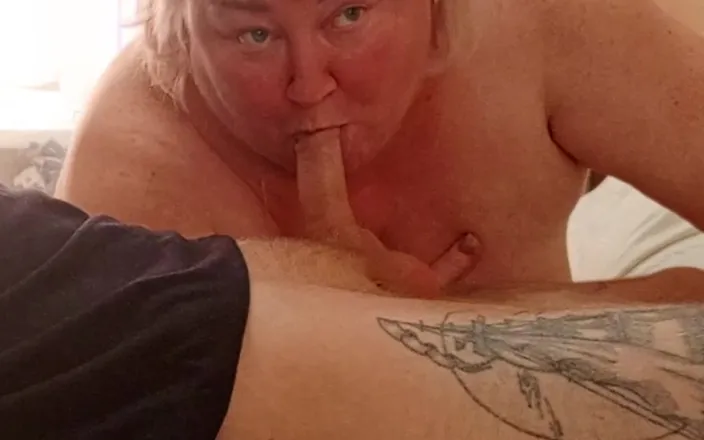 Zona901: I Love It When a Friend Gives a Blowjob and...
