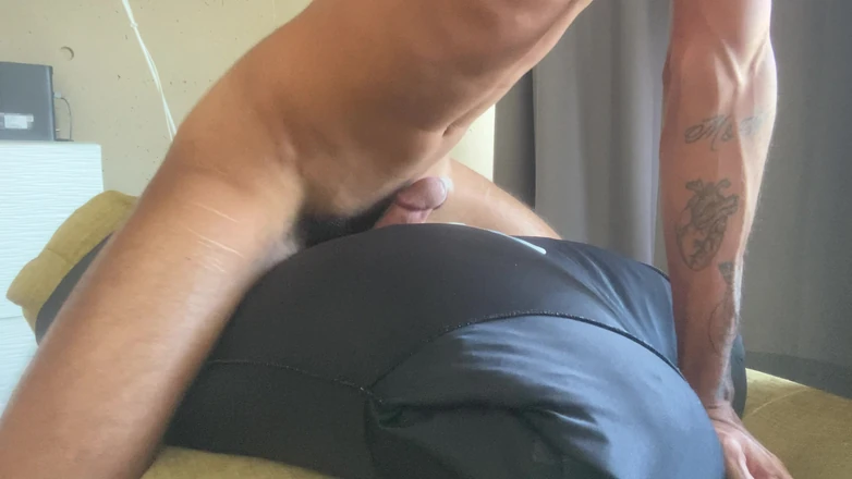 Leandro e Asafe: Cumming with the Help of the Pillow