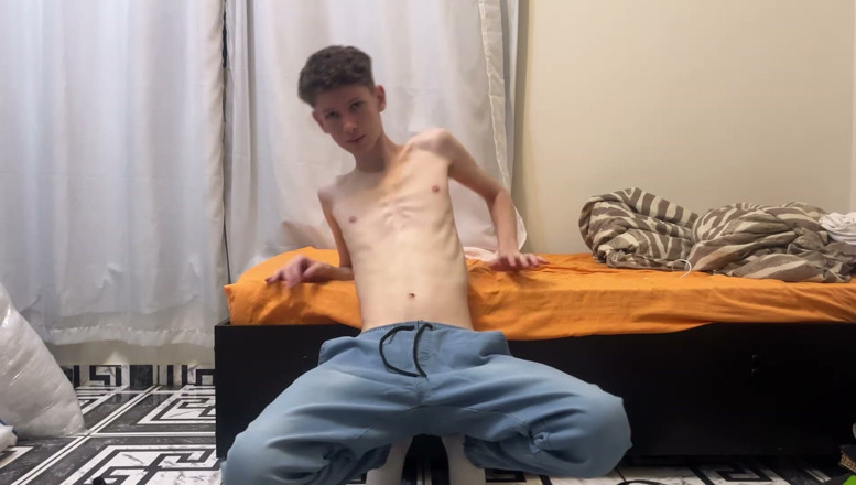 Kedoimath: Une mâchoire mince se craque avec la taille d’une bite