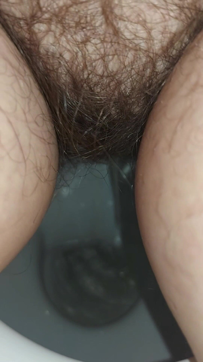GinnaGg: トイレでおしっこしている私のクローズアップ