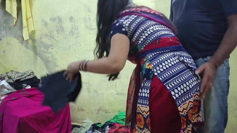 Mumbai Ashu: kapre bachaane vaale ko ghar par chhor diya