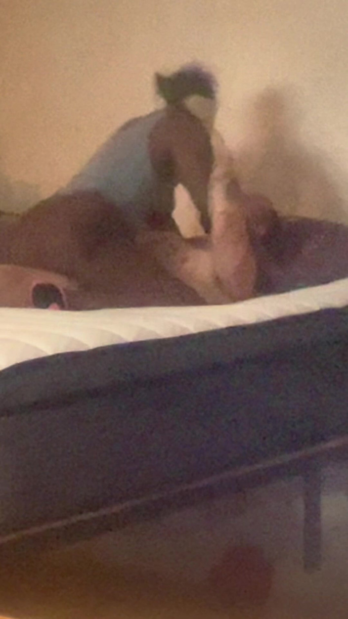 Noblelove: 荡妇人妻想要大开小穴