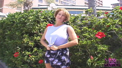 Dream Girls: Mindy mengongkek tetek besar dan pepeknya di Tampa