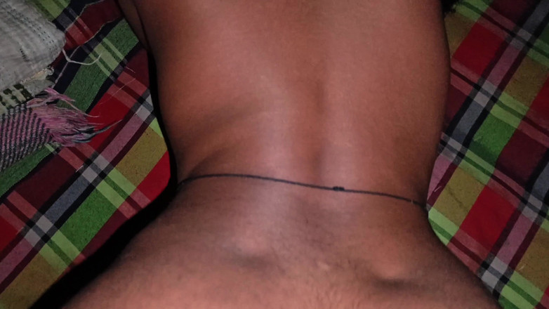 Bithi69gril: Мій збуджений сусід трахав мене, коли мого хлопця немає вдома