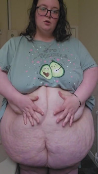 เทพธิดาเล่นท้องในห้องน้ำ