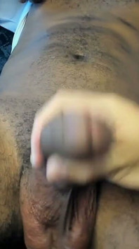 Я люблю відчувати, як цей чорний член XXL пульсує в моїй руці