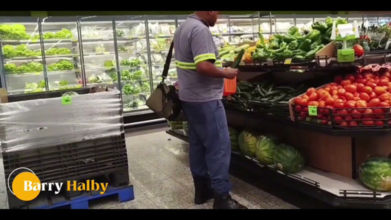 barryhlaby: Ich habe den heißen kerl im Supermarkt-Badezimmer abgesaugen.