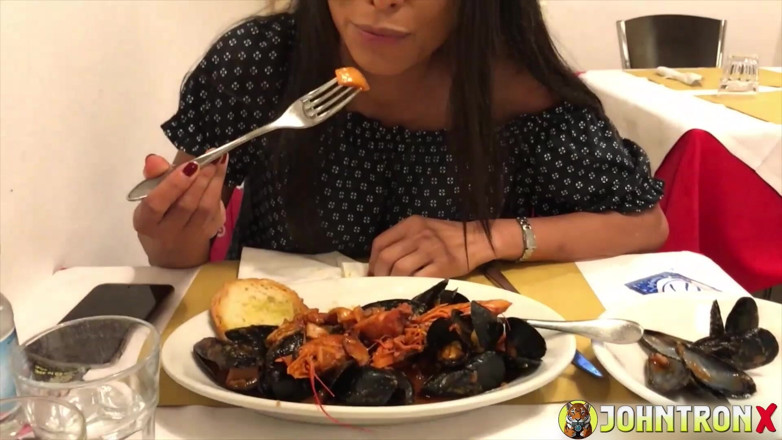 John Tron X: Johntronx - seks dan creampie dengan awek Asia yang cantik selepas...