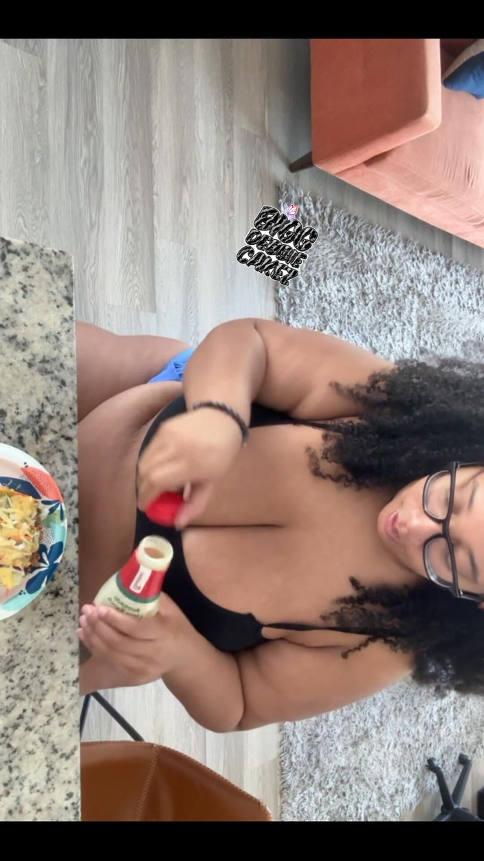 Biggdebbie solo: Biggdebbiecakez Mukbang