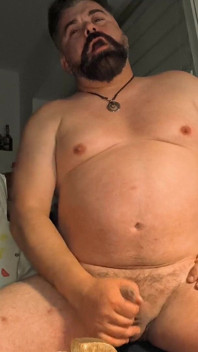 Je me branle et avale mon propre sperme