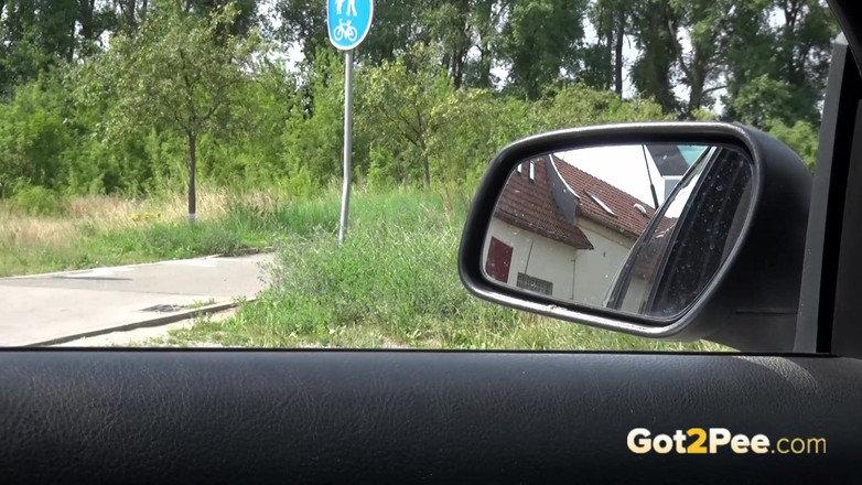 Puffy Network: Patinare pe role de la Got2Pee unde fetele vin să...