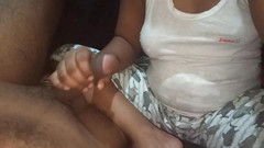 Desi nude aunty: Isteri kawan ditinggalkan bersendirian, adik ipar menikmatinya