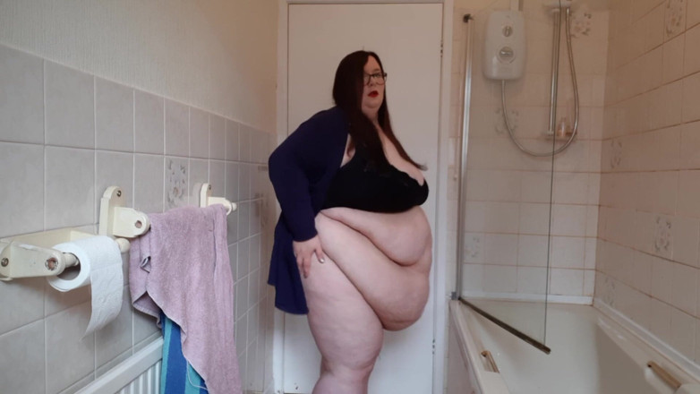 SSBBWLadyBrads: Out of breathe SSBBW belly jiggle wiggle
