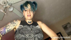 Geeky Femdom: Gefangennahme von chris, dem geburtstagskind