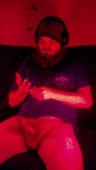 Au79: Si masturba illuminato da una profonda luce rossa