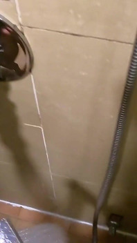 林思玉和朋友去酒店兜风，他们整个下午都操