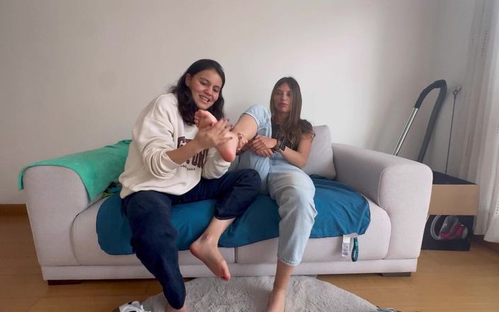 scarlettandc: İki kadın ayak güreşi