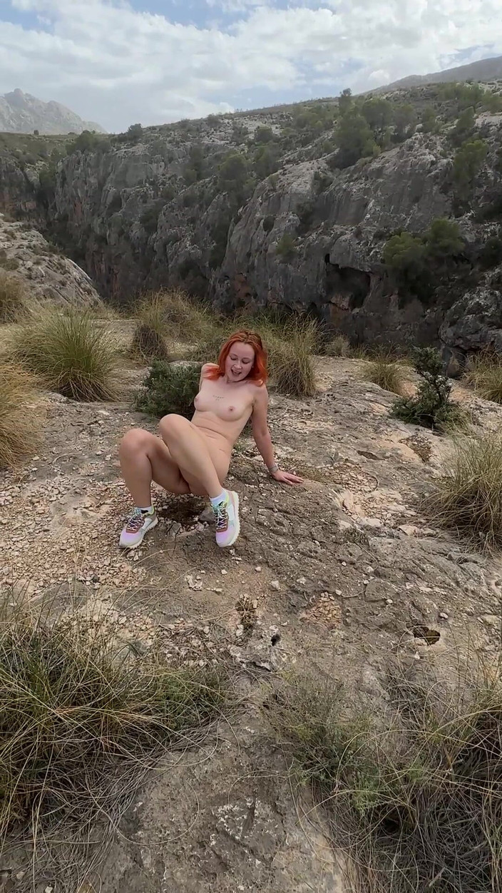 Sheryl X Sinclair: 最完整的户外撒尿汇编 2025！