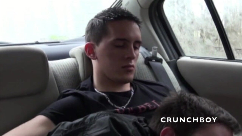 Crunch Boy: Theo đụ bạn thân nhất của anh ấy trong xe hơi trong...