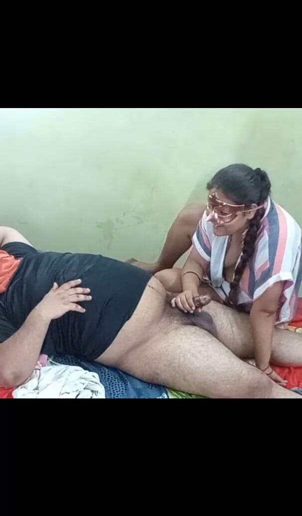 AnnielLo: College Roommate’s Sensual Oil Massage Turns Handjob