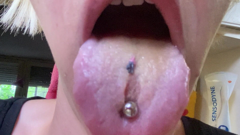Cuteblonde666: Mund-fetisch-riesin mit model trainiert menschen extrem nahaufnahme