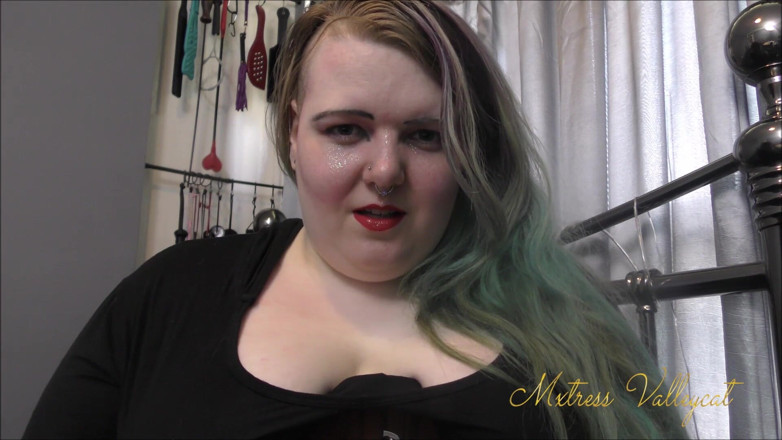 Mxtress Valleycat: Mesmerized into buying me boots