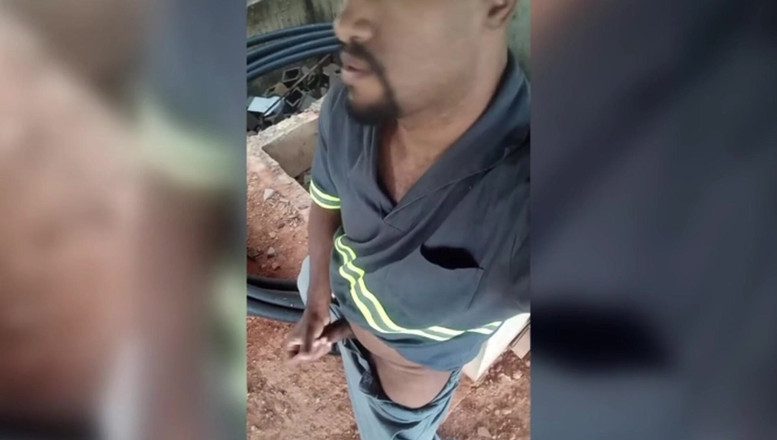 TheBlacKHunterr: Masturbando Escondido No Trabalho