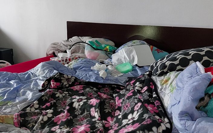 Amateur_MS: Горячая жена трахает пальцами киску до оргазма. Женская мастурбация со стонами.