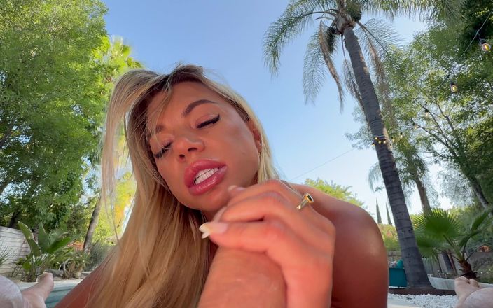 Alfiecinematic: Moje POV se svalovou Barbie Denise Anders