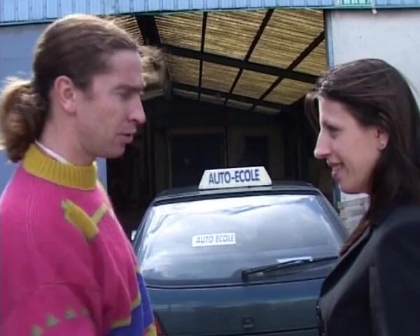 Videos Francaises: Oogverblindende brunette Franse babe geneukt op de parkeerplaats