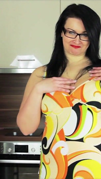 Hot MILF Krista Shows off Her Super Sexy Curvy Body