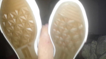 Caralia Deluxe: Footjob dengan sepatu dan kontol masturbasi
