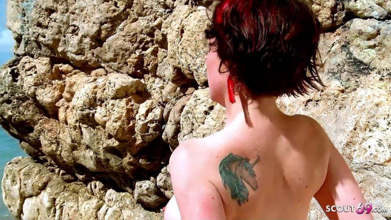 Full porn collection: Büyük yaraklı havuz çocuğu yabancı orta yaşlı seksi kadın Marion'un götünden...