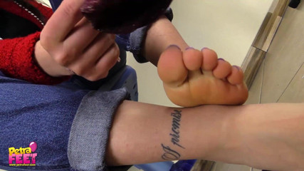 Foot Fetish HD: Petra in jeans