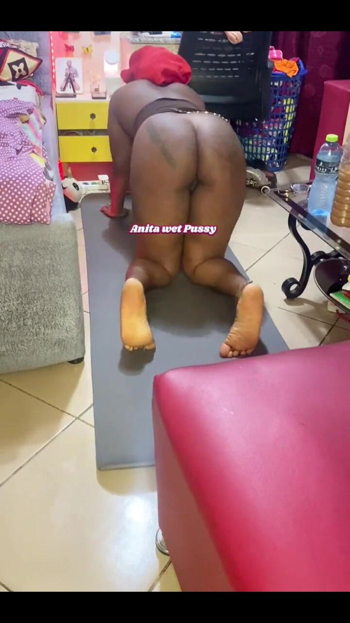 Anita wet pussy: Anita figa bagnata al mattino presto
