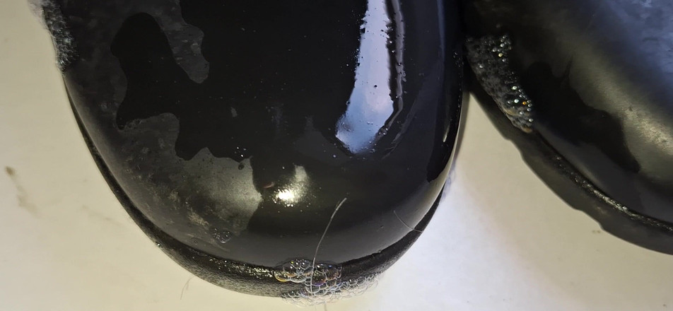 Dreamofevolution: Violets are blue, roses adalah sepatu bot warna merah dan...