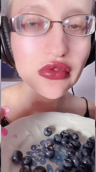 Asmr blueberry eating - asmr, kacamata, raksasa