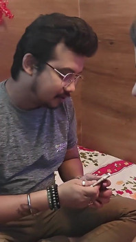 Virální video muže přistiženého při sexu s dívkou v hotelu