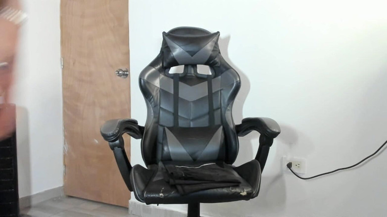 Leo J: Dildo-penetratie bij Latina-missionaris